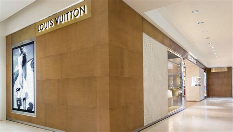 louis vuitton saks atlanta